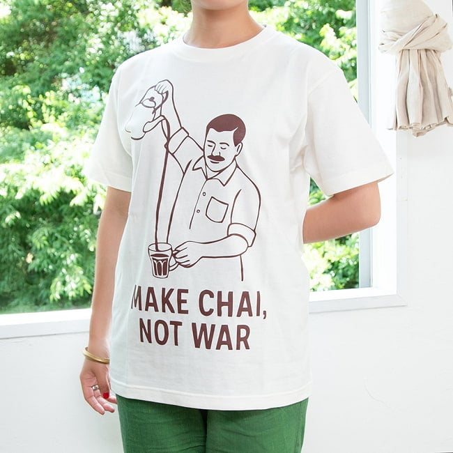 Make Chai, not War Tシャツ 5.6oz生地 綿 コットン100% 8 - 身長150cmの女性がSサイズを着るとこんな感じ。