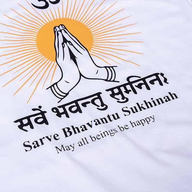 シャンティ・マントラTシャツ サンスクリット語 Sarve Bhavantu Sukhinah ヨガTシャツ 5.6oz生地 綿 コットン100% 6 - 別の角度から