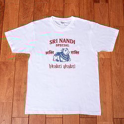 ナンディ 聖牛デザインTシャツ|南インドで親しまれている ナンディ石像モチーフ ヒンディー語 ナンディン 5.6oz生地 綿 コットン100% - サブ2
