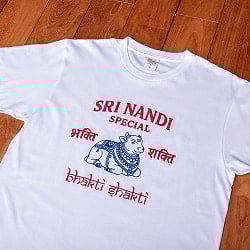 ナンディ 聖牛デザインTシャツ|南インドで親しまれている ナンディ石像モチーフ ヒンディー語 ナンディン 5.6oz生地 綿 コットン100% - サブ4