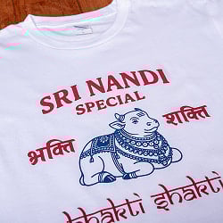 ナンディ 聖牛デザインTシャツ｜南インドで親しまれている　ナンディ石像モチーフ　ヒンディー語 ナンディン　5.6oz生地 綿 コットン100% - サブ5