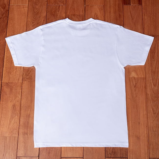 イドゥリ・プーナイ イドゥリ猫 半袖Tシャツ - ホワイト 5.6ozコットン　南インド料理と猫好きの方へ　タミル文字　バナナリーフ IDLI CAT 3 - 裏面です