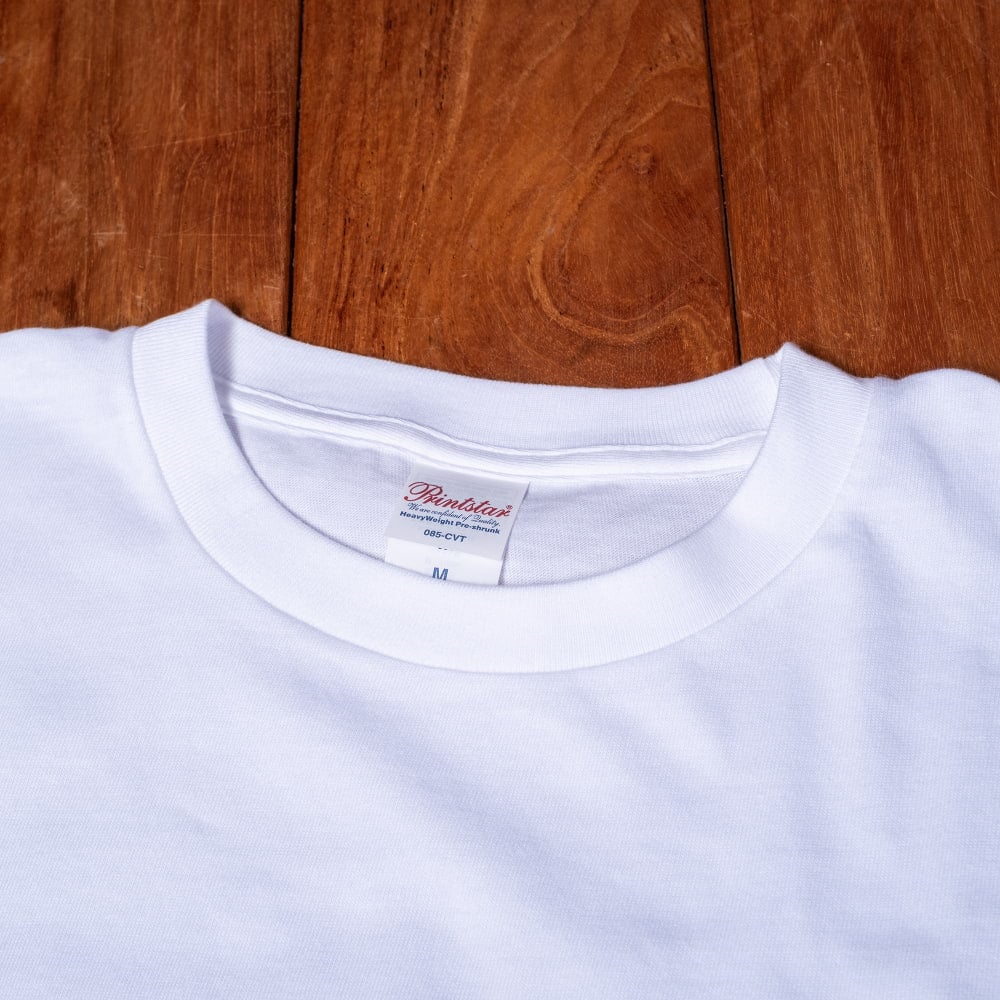 ドーサ布団に包まれて眠る猫 左胸ワンポイント　半袖Tシャツ　5.6oz 綿100％7枚目の説明写真です