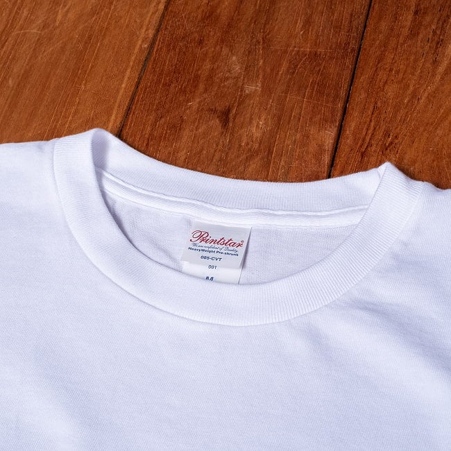 Namaste Neko　ナマステ猫　インド式のごあいさつ　左胸ワンポイント　半袖Tシャツ　5.6oz 綿100％ 7 - 首元の部分です