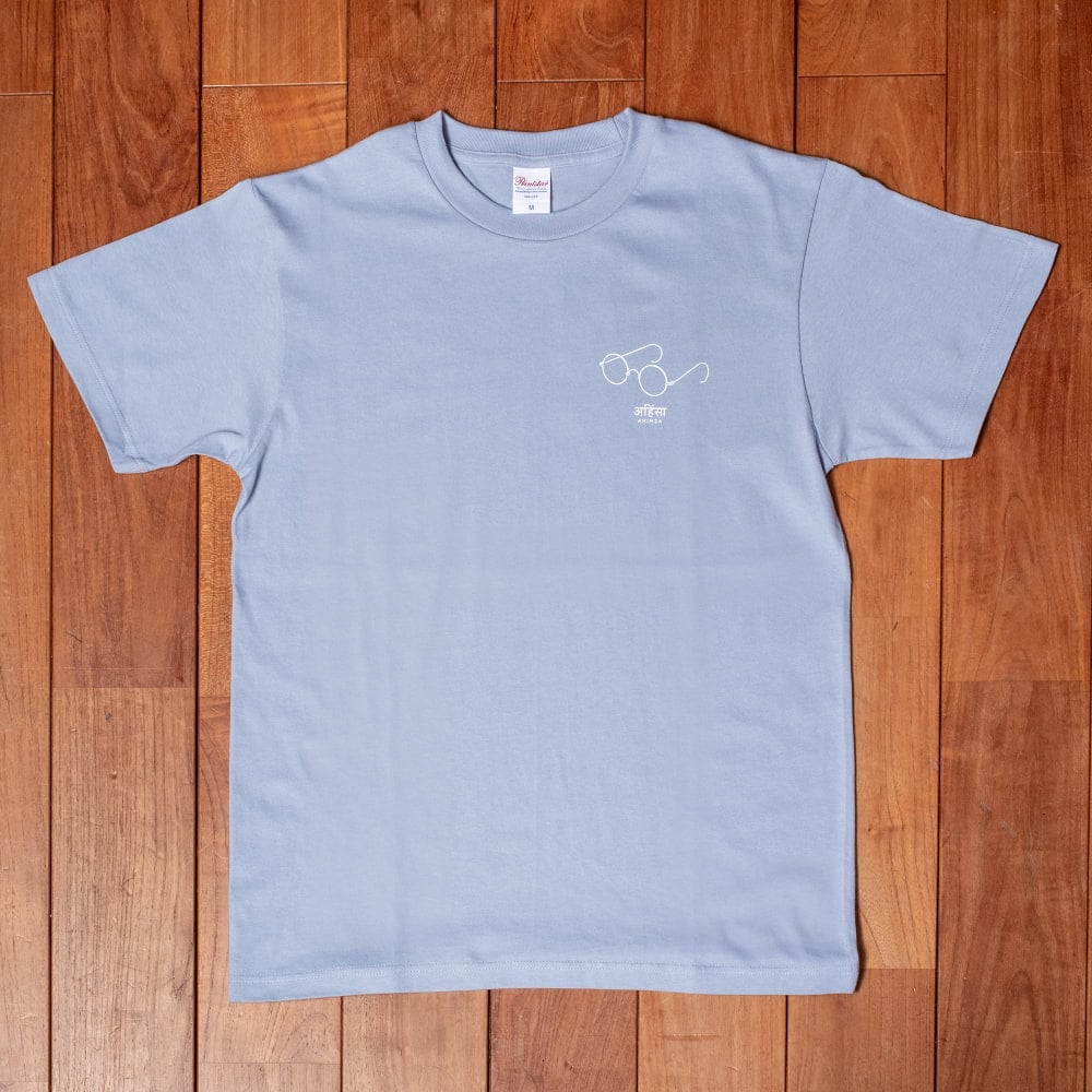 ガンジーメガネとアヒンサー　眼鏡だけで、誰だか分かる。　　左胸ワンポイント　半袖Tシャツ　5.6oz 綿100％1枚目の説明写真です