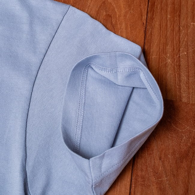 ガンジーメガネとアヒンサー　眼鏡だけで、誰だか分かる。　　左胸ワンポイント　半袖Tシャツ　5.6oz 綿100％ 8 - 袖口の部分です