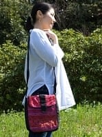 モン族刺繍の縦型ショルダーバッグの商品写真