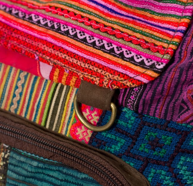 モン族刺繍のボストンバッグ-パッチワーク 6 - 丈夫にしなければいけない部分には合皮が使われています