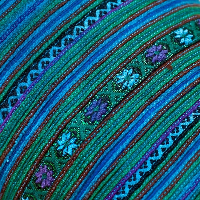 モン族刺繍スタッズショルダーバック-　ブルー系アソート 3 - 刺繍のアップです。