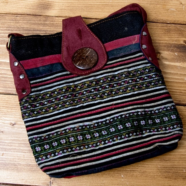 モン族刺繍のショルダーバッグ【えんじ】 13 - こちらは選択項目Eのデザインです。