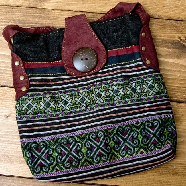 モン族刺繍のショルダーバッグ【えんじ】 14 - こちらは選択項目Fのデザインです。