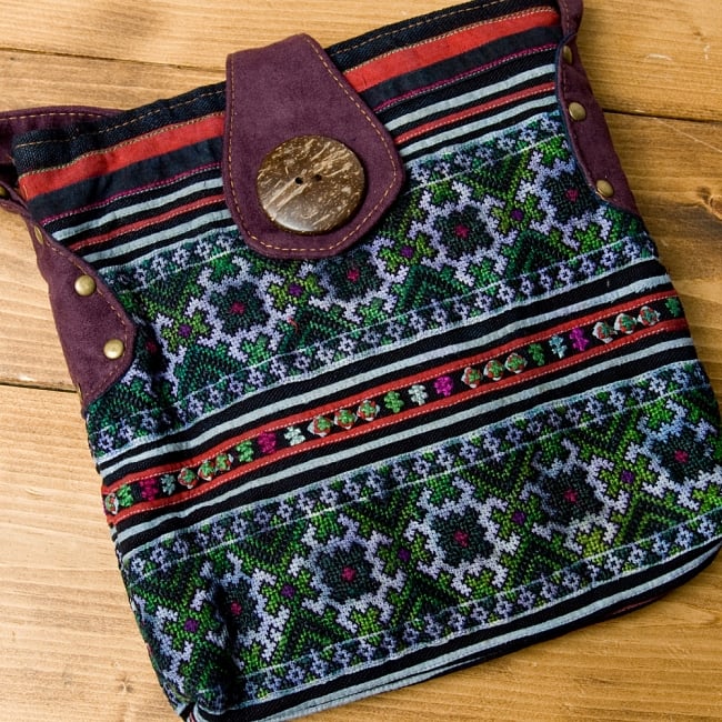 モン族刺繍のショルダーバッグ【パープル】 9 - こちらは選択項目Aのデザインです。