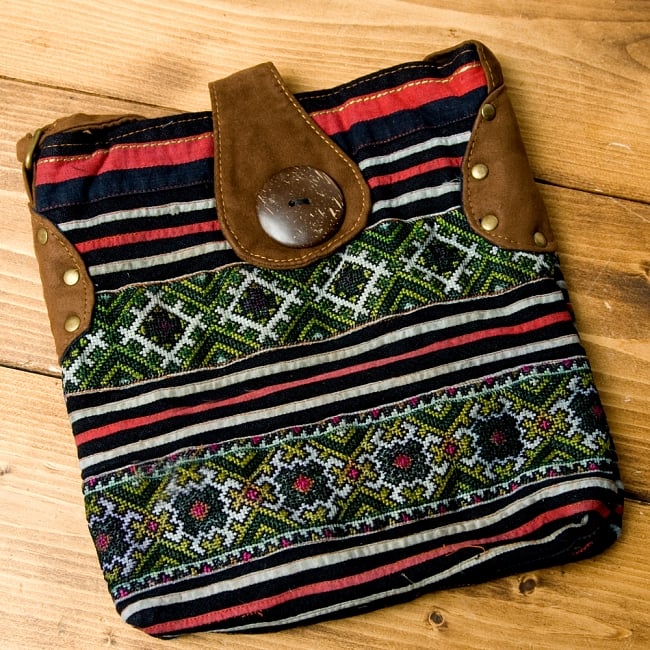 モン族刺繍のショルダーバッグ【ブラウン】 13 - こちらは選択項目Eのデザインです。