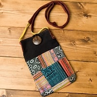 【1点もの】モン族刺繍のパッチワークショルダーバッグの商品写真