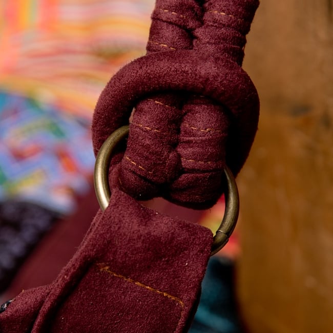 モン族刺繍のトラベルバッグ - えんじ 3 - 持ちて部分はこの様な作りになっています。しっかりしていてとても持ちやすいです。