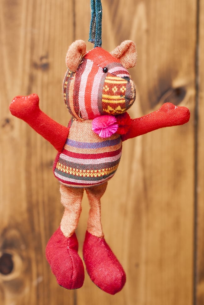 ベトナムのアニマルぬいぐるみ くまの写真1枚目です。ぶら下げできるキュートな人形です。ぬいぐるみ,ヌイグルミ,ストラップ,縫いぐるみ